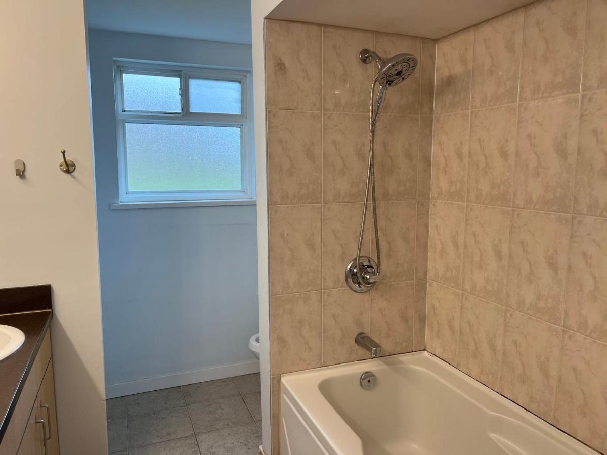 One Bedroom, One Living Room, One Kitchen And One Bathroom With Independent Access Richmond Kültér fotó